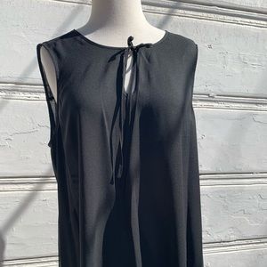Gorgeous flowy Kenneth Cole top in size Lg